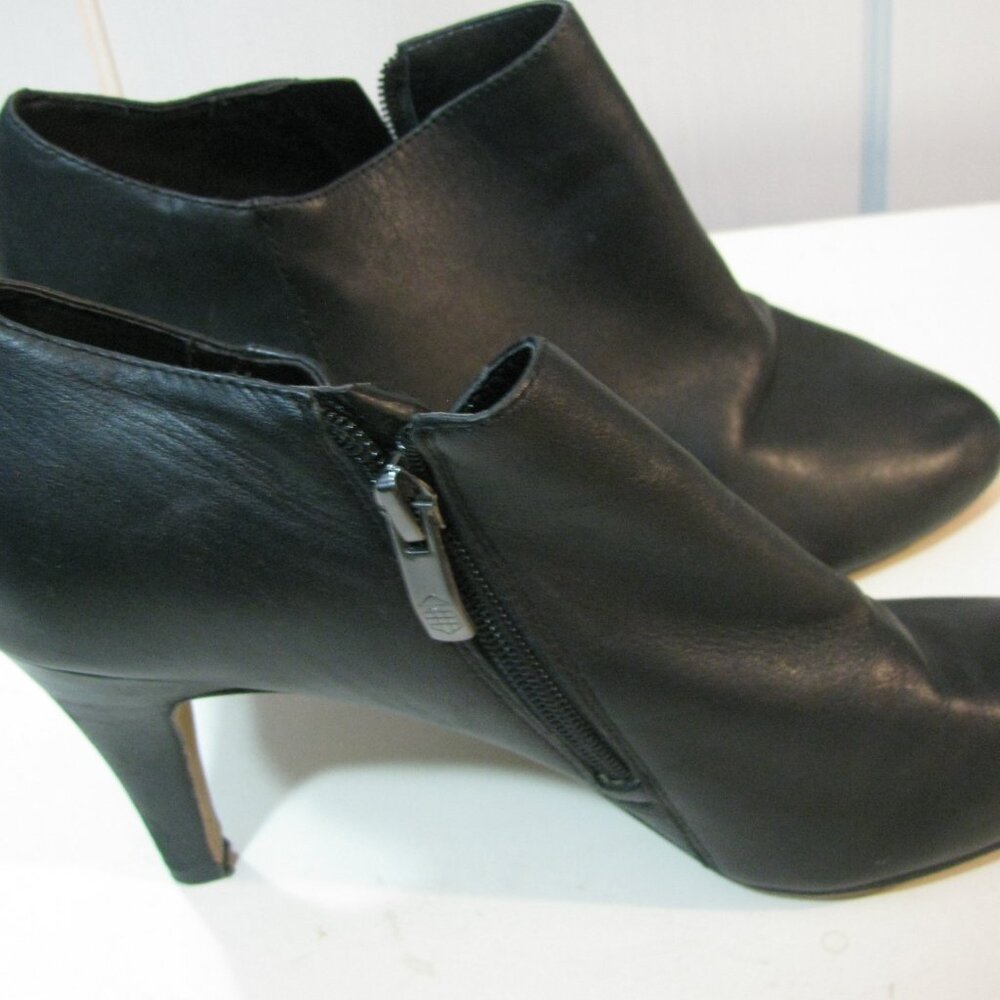 ** Vince Camuto Ankle Boots 9M Booties Zip Up Black Leather Excellent - Picture 10 of 10